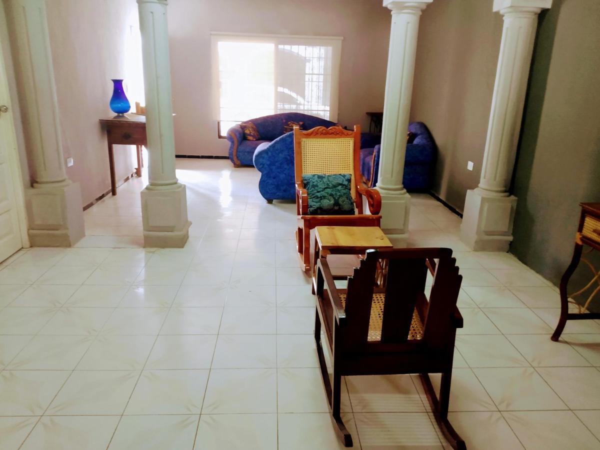 فندق Casa Ixchel - 450M To Downtown, Wifi, Hot Water, Ac فالادوليد المظهر الخارجي الصورة