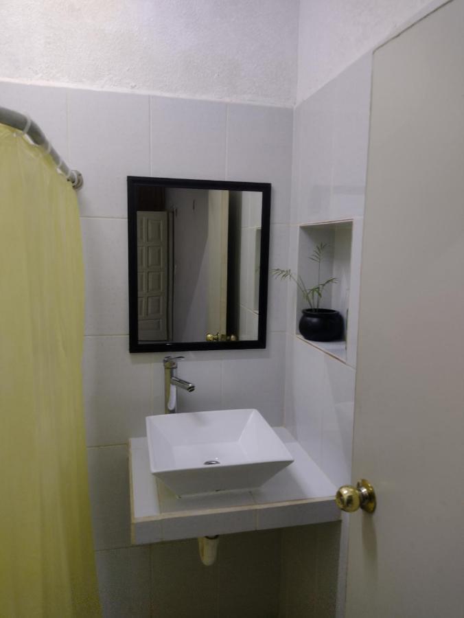 فندق Casa Ixchel - 450M To Downtown, Wifi, Hot Water, Ac فالادوليد المظهر الخارجي الصورة